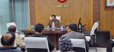 कहरा: डीएम कार्यालय में एनएच-107 एवं 327 E से संबंधित निमार्णाधीन कार्यों की समीक्षा को लेकर हुई बैठक