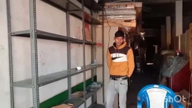 बिधूना: दिबियापुर रोड पर इलेक्ट्रॉनिक दुकान में हुई चोरी, पुलिस कर रही घटना की जांच