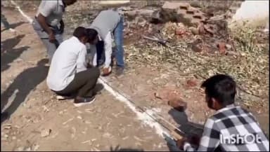 होशंगाबाद नगर: नर्मदापुरम के जलसंसाधन कार्यालय के सामने नजूल की जमीन पर गुमठिया रखने के लिए प्रशासन ने किया सीमांकन