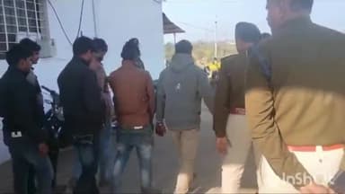 गोहपारु: पुलिस अधीक्षक की स्पेशल टीम ने 62 नग मवेशी से भरे 2 ट्रक व 1 बोलेरो को गोहपारू बस स्टैंड तिराहा से पकड़ा