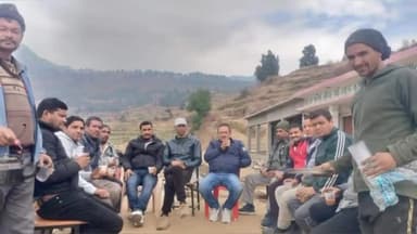 थलीसैंण: कुठवाल गांव में जिला सहकारी बैंक अध्यक्ष ने की ग्रामीणों के साथ बैठक, सरकारी कार्यों की ली जानकारी