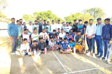 डेगाना: डेगाना में आयोजित 49वीं कबड्डी प्रतियोगिता में बालिका वर्ग में चौधरी क्लब डेगाना की टीम रही विजेता