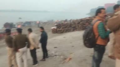 बक्सर एसपी मनीष कुमार सर के पिता जी का देहांत हो गया, दाह संस्कार में बक्सर गंगा घाट पर, जदयू प्रदेश सचिव राजीव सिंह!