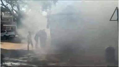 भीकनगांव: बमनाला नगर में चलती हुई बस से अचानक निकला धुआं,मची अफरा तफरी, बमनाला चौकी प्रभारी ने दी जानकारी