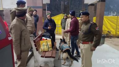 देेेवरिया: डॉग स्क्वॉड के साथ RPF और JRP की टीम ने  देवरिया सदर रेलवे स्टेशन पर चलाया चेकिंग अभियान