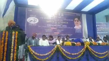 मथुरा: बहुजन समाज पार्टी के कार्यकर्ताओं ने मथुरा में चंदन वन कार्यालय पर पूर्व सीएम मायावती का 68वां जन्मदिन मनाया