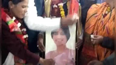 मथुरा: डैंपियर नगर स्थित कार्यालय पर सपा कार्यकर्ताओं ने डिंपल यादव का मनाया जन्मदिन दी शुभकामनाएं