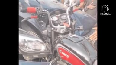 सारवां: डहुआ पुल के समीप कार और बाइक में सीधी टक्कर, बाइक सवार बाल-बाल बचा