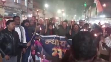 जौनपुर: कलेक्ट्री कचहरी रोड पर कांग्रेसियों ने भारत जोड़ो न्याय यात्रा के समर्थन में निकाला मशाल जुलूस