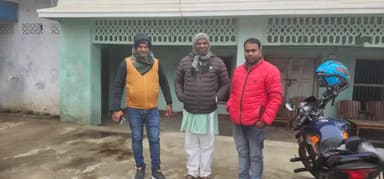 आज मकर संक्रांति के शुभ अवसर पर शिकारपुर पंचायत के मुखिया श्री राहुल जायसवाल जी के यहां दही चूड़ा का आनंद लेने के बाद साथ में जी बिहार झारखंड न्यूज चैनल के फायर ब्रिगेड पत्रकार चंदन गोयल जी के साथ ली गई कुछ खास तस्वीर