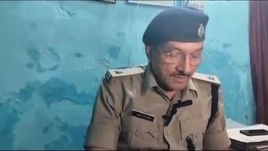 डुमरा: कोर्ट बाजार में संपत्ति विवाद को लेकर दो भाइयों में हुई मारपीट, पुलिस ने एक को किया गिरफ्तार - नगर थाना प्रभारी