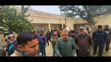 बदलापुर: महराजगंज सामुदायिक स्वास्थ्य केंद्र का विधायक रमेश चंद्र मिश्रा ने किया औचक निरीक्षण, साफ- सफाई दिया का निर्देश