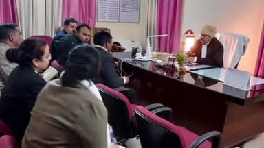 हरदोई: 22, 23 व 24 जनवरी 2024 को होगी एनआई एक्ट की धारा-138 हेतु विशेष लोक अदालत, कचहरी में न्यायिक अधिकारियों ने की बैठक