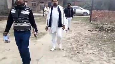 फूलपुुर: आरएसएस द्वारा आज चांदोपरा गांव में वितरित किया गया अक्षत