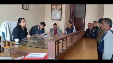 महेंद्रगढ़: अधिकारी हर कार्य के लिए लोगों के साथ संपर्क बनाकर रखें ताकि कार्य समय पर पूरा हो सके : डीसी मोनिका गुप्ता