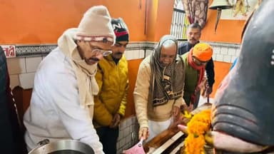 देेेवरिया: गरुलपार स्थित काली मन्दिर पर स्वच्छ तीर्थ अभियान के तहत सदर सांसद ने किया साफ सफाई