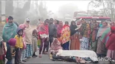 खिजरसराय: बाना में एक वृद्ध व्यक्ति की टोटो की टक्कर लगने से हुई मौत, परिजनों ने मुआवजे की मांग को लेकर किया सड़क जाम