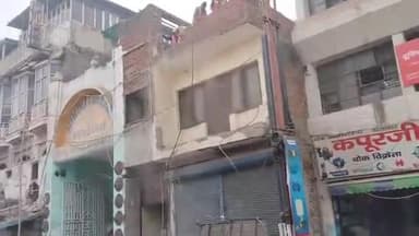 मुरादाबाद: बुध बाजार इलाके में नगर निगम की टीम 2 दिन समय देने के बाद आज फिर पहुंची अवैध अतिक्रमण हटाने