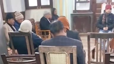 बहराइच: जिला बार एसोसिएशन सभागार में अधिवक्ता के निधन पर आयोजित लोकसभा में अधिवक्ताओं ने अर्पित की भावभीनी श्रद्धांजलि