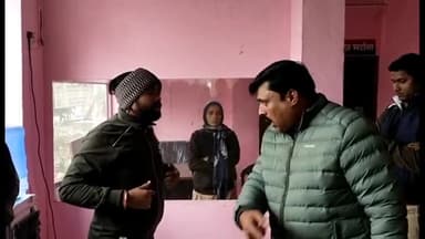 कोल: लोधा थाने में इंस्पेक्टर व हिंदूवादी कार्यकर्ताओं के बीच हुई नोकझोंक, वीडियो सोशल मीडिया पर वायरल