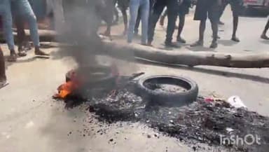 अरवल: कलेर बाजार में हिट एंड रन कानून का चालकों ने किया विरोध सड़क पर किया आगजनी