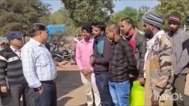 आरोन: आरोन रोड पर बस दुर्घटना में मृत लोगों के परिजनों ने आरोन एसडीएम को दिया ज्ञापन, नौकरी और ₹50 लाख मुआवजा देने की मांग