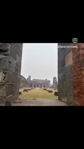 बंगाल की #अदीना_मस्जिद में भी हिन्दू देवी देवताओं की आकृति। भारत की 99.99% नामी मस्जिदों के इतिहास में मंदिर ही मिलेंगे।