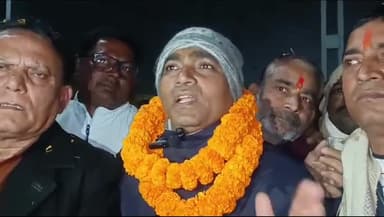 मुंगेर: देर रात्रि जमालपुर से होकर गुजरी तेजस एक्सप्रेस मुंगेर वासियों में खुशी की लहर , : विधायक, मुंगेर, प्रणव कुमार यादव