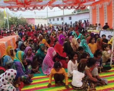 टीकमगढ़ नगर और ग्राम डूंडा में आयोजित विकसित भारत संकल्प यात्रा कार्यक्रम में पूर्व विधायक राकेश गिरी हुए शामिल