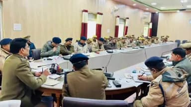 नवाबगंज: पुलिस लाइन सभागार में पुलिस अधीक्षक द्वारा आगामी कार्यक्रमों को लेकर की गई बैठक, दिए गए आवश्यक दिशा-निर्देश