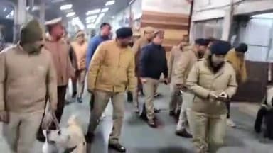 मुरादाबाद: रेलवे स्टेशन पर जीआरपी पुलिस ने श्रीराम मंदिर की प्राण प्रतिष्ठा और 26 जनवरी को लेकर सुरक्षा के मद्देनजर चलाया चेकिंग