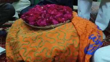 अजमेर: ख्वाजा मोइनुद्दीन हसन चिश्ती के उर्स के अवसर पर पूर्व मुख्यमंत्री अशोक गहलोत की चादर दरगाह में की गई पेश