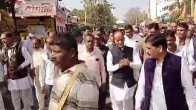 जीरापुर: जीरापुर के मोहन गांव में पहुंची विकसित भारत यात्रा विधायक हजारीलाल दांगी ने किया ग्रामीणों को संबोधित।