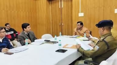 कांके: रांची स्थित आयुक्त कार्यालय में आयुक्त ने गणतंत्र दिवस समारोह की तैयारी और विधि-व्यवस्था को लेकर की समीक्षा बैठक