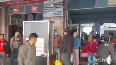 आगरा: आगरा कैंट और आगरा फोर्ट स्टेशन पर लगेंगे पार्सल स्कैनर,मेटल डिटेक्टर से होगी निगरानी,जानकारी देती पीआरओ प्रशस्ति