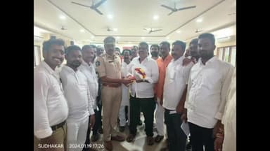 పద్మనాభం: భీమిలి వైస్సార్సీపీ కార్యాలయంలో భీమిలి ఎమ్మెల్యేని మర్యాద పూర్వకంగా కలిసిన నూతనంగా నియామకం అయ్యిన పద్మనాభం సీఐ శ్రీధర్.