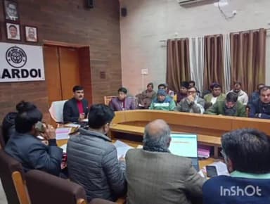 हरदोई: कलेक्ट्रेट सभागार में जिलाधिकारी की अध्यक्षता में हुई सीएम डैशबोर्ड की बैठक