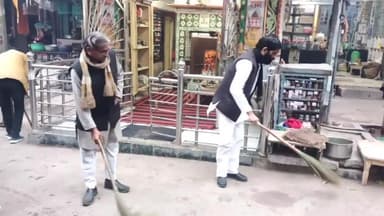 मोठ: गरौठा विधायक जवाहरलाल राजपूत ने गुरसरांय नगर में मंदिर में झाड़ू लगाकर चलाया सफाई अभियान, कई भाजपाई रहे मौके पर उपस्थित