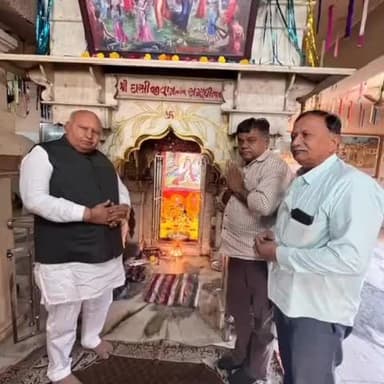 ગોંડલ: ઘોઘાવદર ગામ ખાતે સંત શ્રી દાસીજીવણ સાહેબના દર્શન પોરબંદરના સાંસદે કર્યા