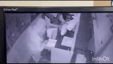 मुरादाबाद: चक्कर की मिलक स्थित वैष्णवी साइबर कैफे में हुई चोरी के मामले में CCTV फुटेज आई सामने, पुलिस आरोपियों की तलाश में जुटी