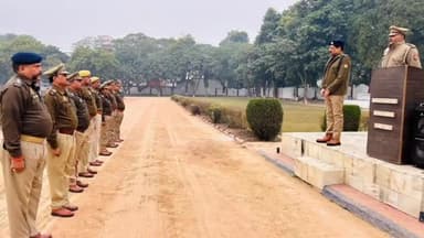 नवाबगंज: रिजर्व पुलिस लाइन स्थित परेड ग्राउंड में आगामी 26 जनवरी की रिहर्सल परेड का एसपी ने निरीक्षण कर सम्बन्धित को दिए निर्देश