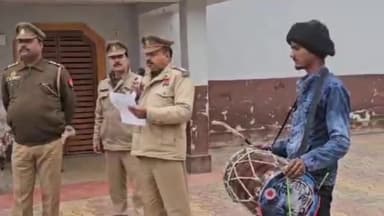 नवाबगंज: टिकरा उस्मा गांव में मादक पदार्थ तस्कर के घर आत्मसमर्पण करने के संबंध में पुलिस ने चस्पा किया नोटिस