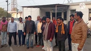 खुरई: ट्रैक्टर किराए पर लगाने के नाम पर दर्जनों किसानों से की गई धोखाधड़ी, कई किसानों ने देहात थाने में की शिकायत