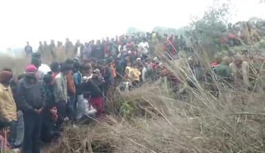 करछना: हथिगन गांव में 3 दिन से लापता किशोर का तालाब के किनारे मिला शव, मामले की जांच में जुटी पुलिस