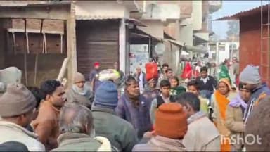 हरलाखी: उमगांव में आक्रोशित लोगो ने सड़क जाम कर किया आवागमन को बाधित