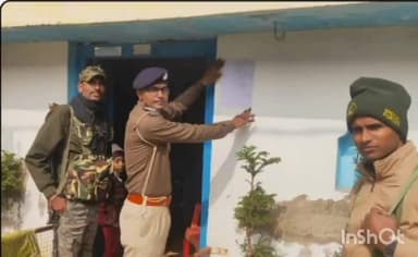 नबीनगर: टंडवा थाना की पुलिस ने खजूरी गांव में अप्राथमिकी अभियुक्त के घर पर डुगडुगी बजाकर चिपकाया इश्तेहार