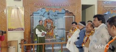 कोलारस: प्रधानमंत्री नरेंद्र मोदी के आव्हान पर सांसद यादव ने धर्मशाला हनुमान मंदिर पर जाकर किया सेवा कार्य