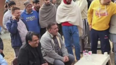 कालका: गांव गिदडा वाली में जजपा प्रदेश प्रवक्ता ने सुनी लोगों की समस्या, अधिकारियों को फोन कर हल करने के लिए कहा