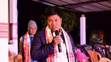 মাহমৰা: মাহমৰাৰ কোৰোকানি কৈৱৰ্ত্ত গাঁৱত প্ৰদৰ্শিত ভাওনা উদ্বোধন কৰে দেউৰী স্বায়ত্বশাসিত পৰিষদৰ মুখ্য কাৰ্যবাহী ভৈৰৱ দেউৰীয়ে