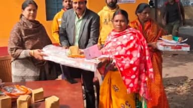 निरसा/चिरकुंडा: निरसा विधायक ने शासनबेडिया में दर्जनों उज्ज्वला योजना के लाभुकों के बीच गैस चूल्हा व सिलेंडर का किया वितरण